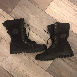 Palladium boots in black size 8